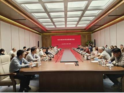 上合示范區(qū)與歐亞主流媒體考察團(tuán)座談交流。喻思南攝